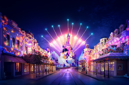 Hôtel Partenaire Disneyland® Paris: château de nuit pendant le spectacle
