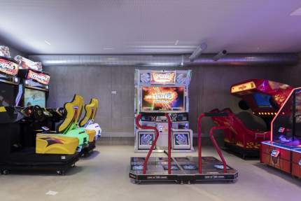 Salle d'arcade pour famille 