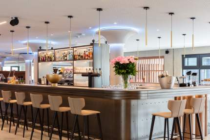 bar
